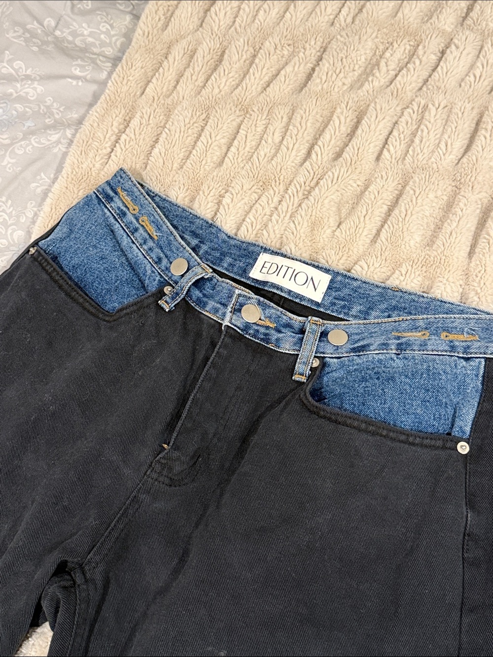EDITION Adjustable Waist Two-Tone straight leg Women's Jeans in Black and Blue